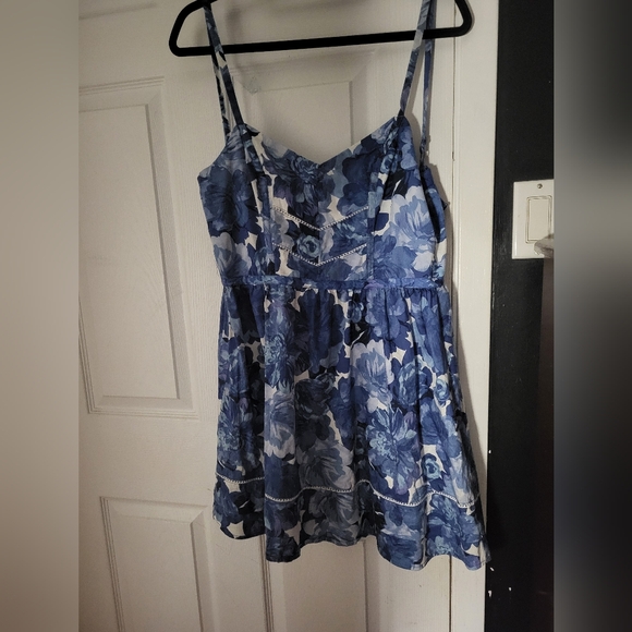 Blue Floral mini Sundress Dynamite spaghetti strap - Picture 3 of 4